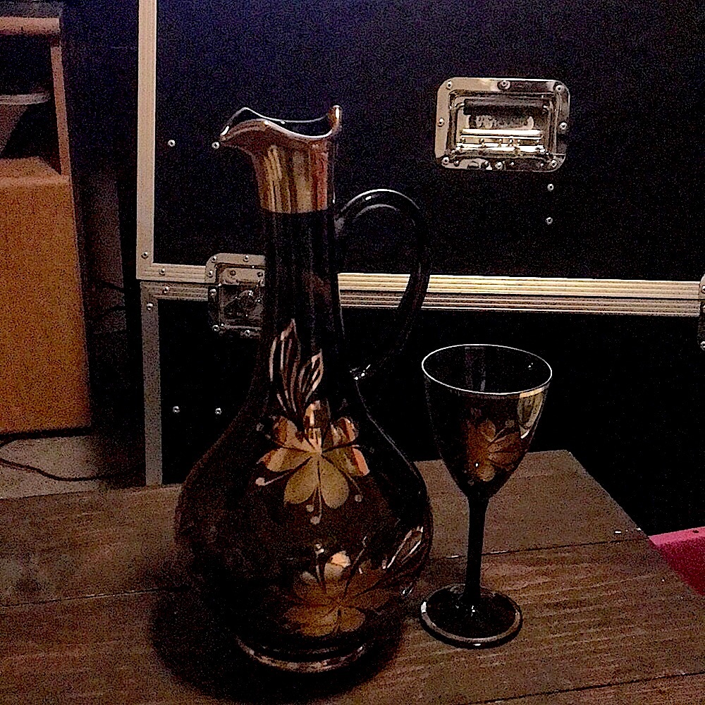 Craftan and 2 matching glasses